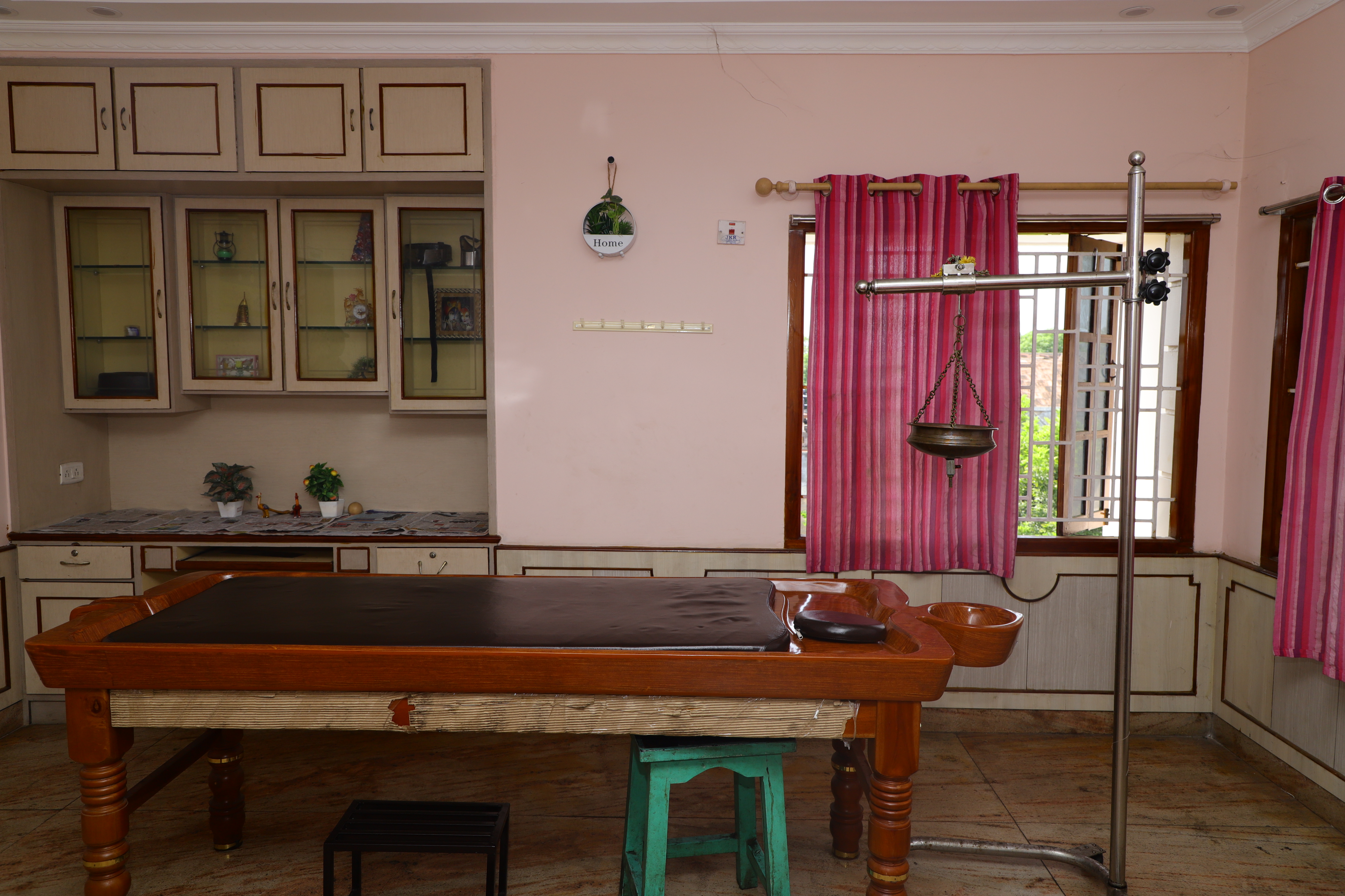 The Benefits of Karnapooranam and Its Procedure